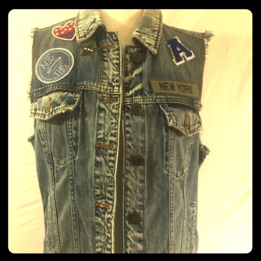 Nwot American Eagle Distressed Patch Detailed Vest - image 2
